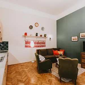 https://budapest-folk-apartment.inbudapesthotels.com