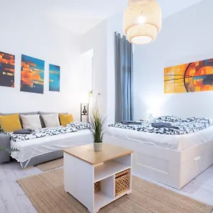 https://kaz-28-studio-in-the-heart-of-party-district.inbudapesthotels.com
